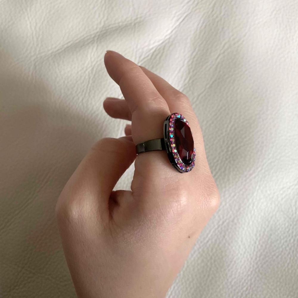 Oval Ruby ring surrounded by small zircons - Picture 3 of 5